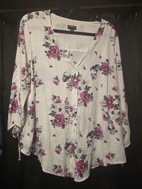 Torrid Skull White Floral Button-Front Blouse with Pink Rose Print